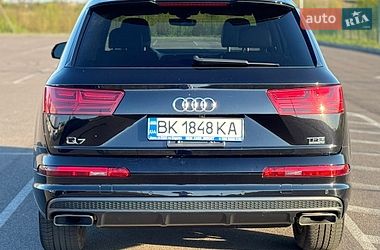 Внедорожник / Кроссовер Audi Q7 2017 в Ровно