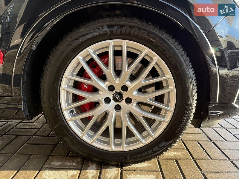 Внедорожник / Кроссовер Audi Q7 2020 в Киеве