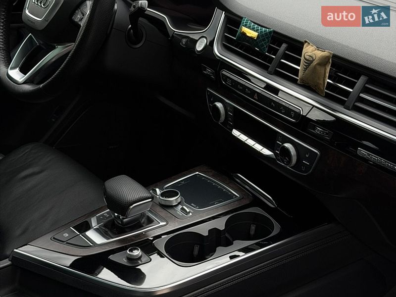 Внедорожник / Кроссовер Audi Q7 2017 в Харькове