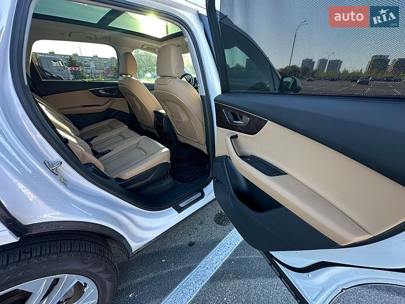 Внедорожник / Кроссовер Audi Q7 2020 в Киеве