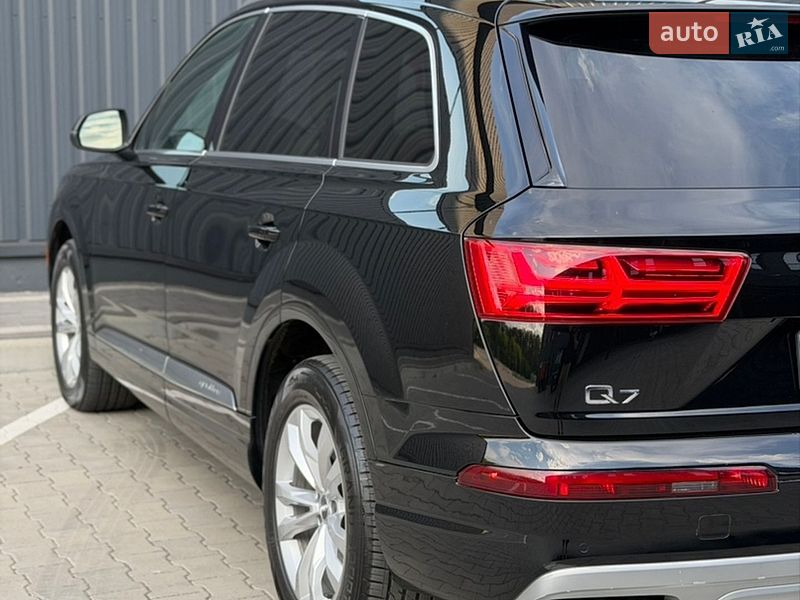 Внедорожник / Кроссовер Audi Q7 2016 в Дубно
