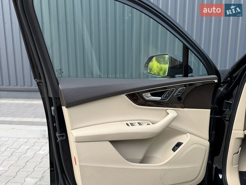Внедорожник / Кроссовер Audi Q7 2016 в Дубно