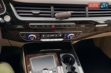 Позашляховик / Кросовер Audi Q7 2017 в Львові