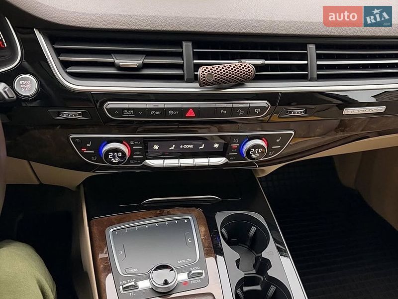 Позашляховик / Кросовер Audi Q7 2017 в Львові