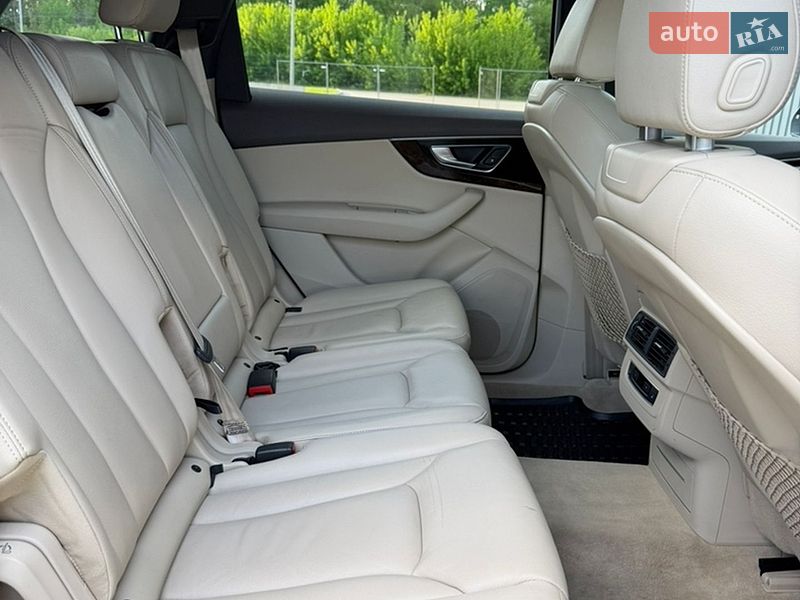 Внедорожник / Кроссовер Audi Q7 2016 в Дубно