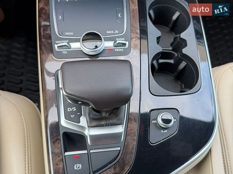 Внедорожник / Кроссовер Audi Q7 2016 в Дубно