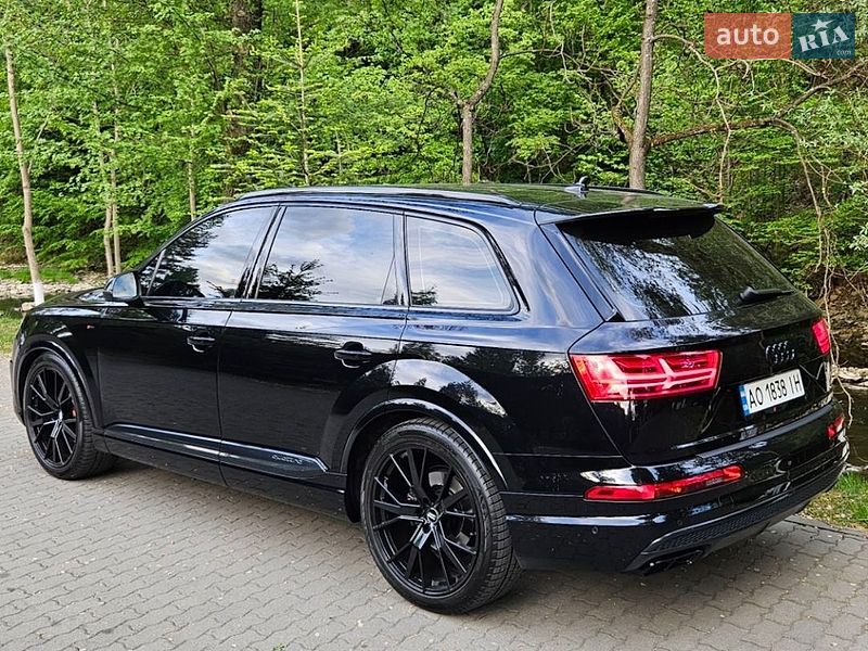 Внедорожник / Кроссовер Audi Q7 2015 в Сваляве