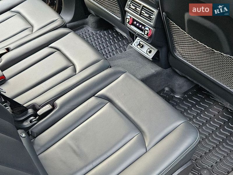 Внедорожник / Кроссовер Audi Q7 2015 в Сваляве