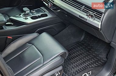 Внедорожник / Кроссовер Audi Q7 2015 в Сваляве