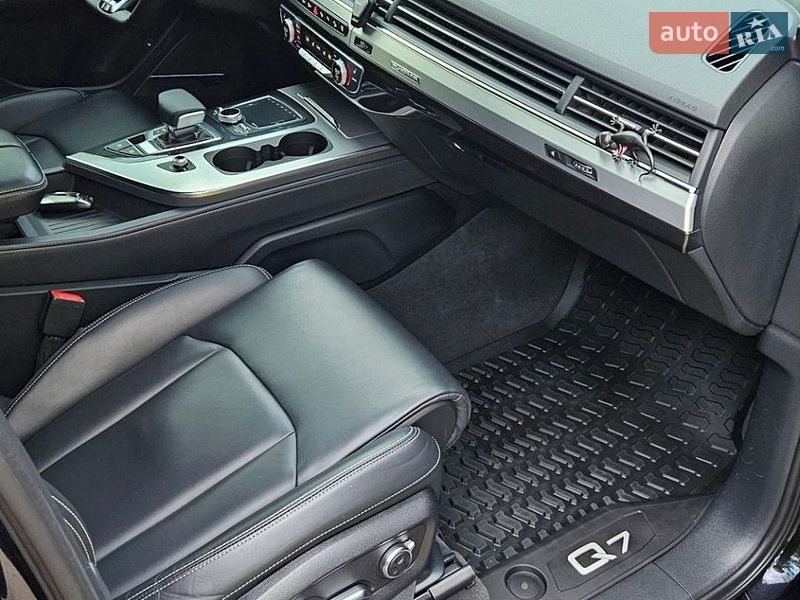 Внедорожник / Кроссовер Audi Q7 2015 в Сваляве