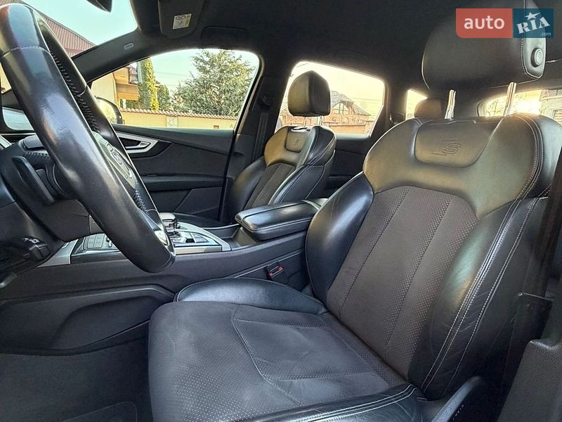 Позашляховик / Кросовер Audi Q7 2017 в Виноградові
