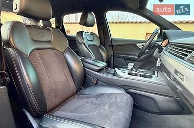Позашляховик / Кросовер Audi Q7 2017 в Виноградові