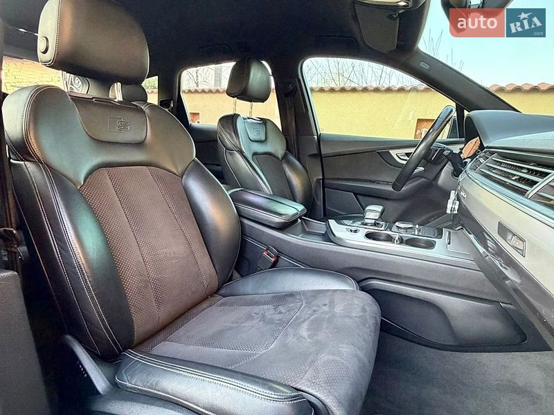 Позашляховик / Кросовер Audi Q7 2017 в Виноградові