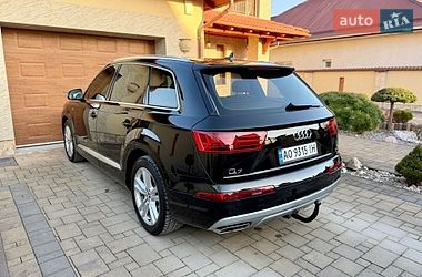 Позашляховик / Кросовер Audi Q7 2017 в Виноградові