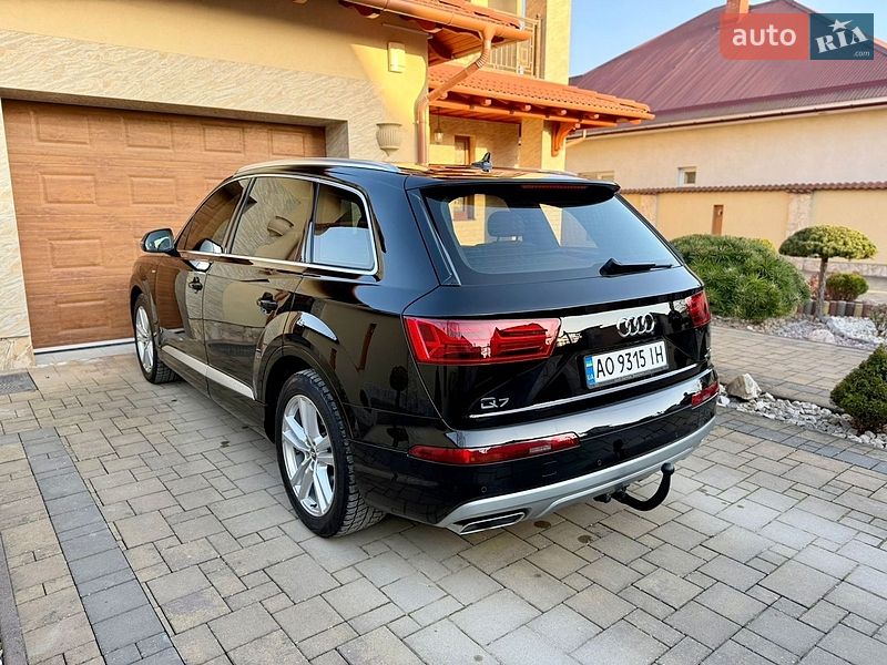 Позашляховик / Кросовер Audi Q7 2017 в Виноградові