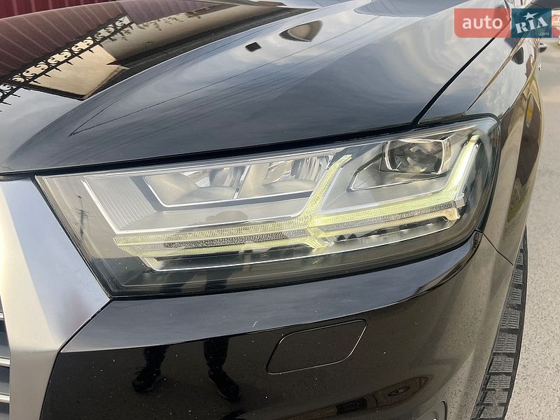 Позашляховик / Кросовер Audi Q7 2017 в Виноградові