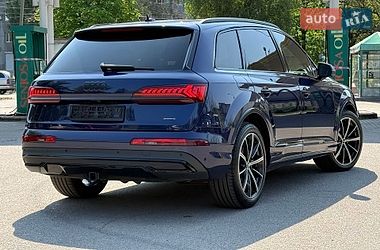 Позашляховик / Кросовер Audi Q7 2020 в Дніпрі