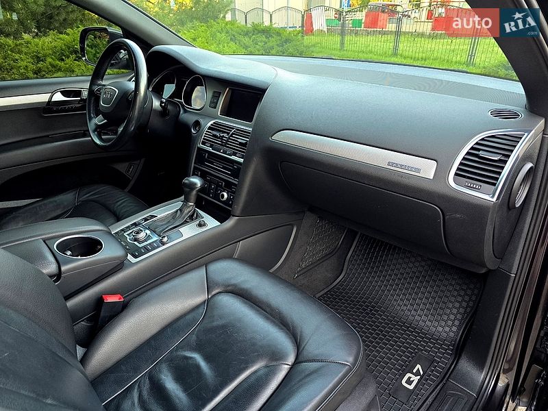 Внедорожник / Кроссовер Audi Q7 2015 в Полтаве