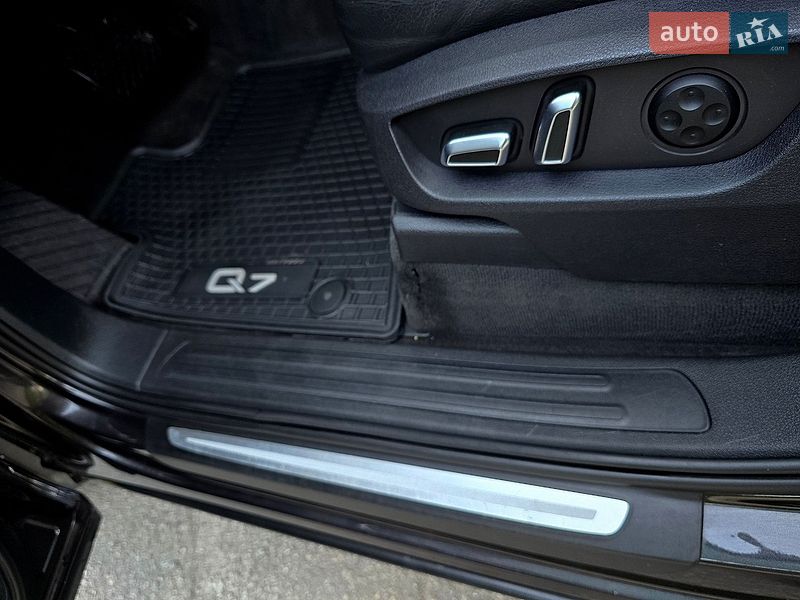 Внедорожник / Кроссовер Audi Q7 2015 в Полтаве