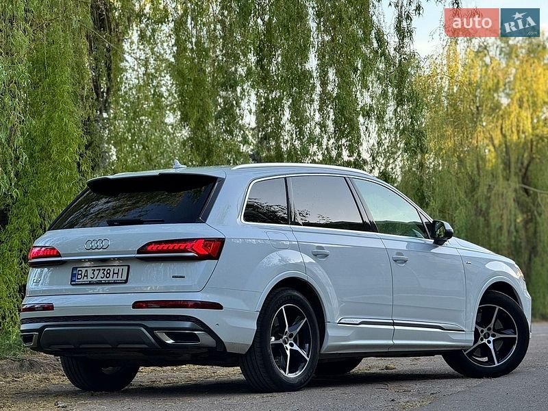 Внедорожник / Кроссовер Audi Q7 2021 в Киеве