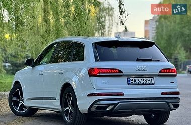 Внедорожник / Кроссовер Audi Q7 2021 в Киеве