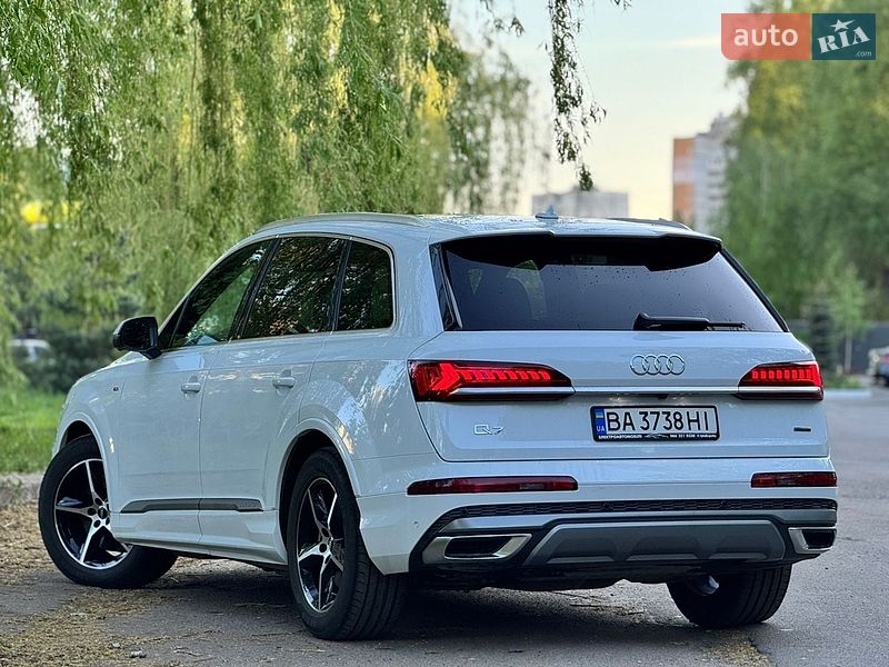 Внедорожник / Кроссовер Audi Q7 2021 в Киеве