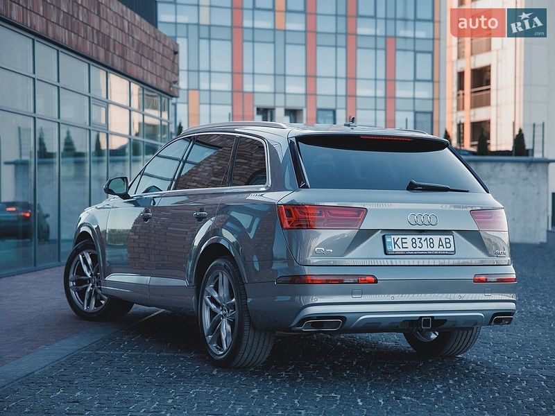 Позашляховик / Кросовер Audi Q7 2017 в Дніпрі