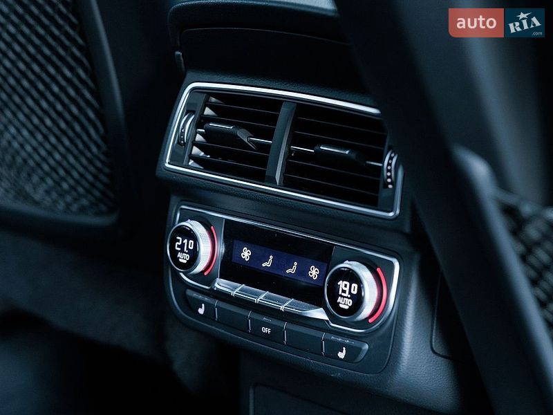 Позашляховик / Кросовер Audi Q7 2017 в Дніпрі