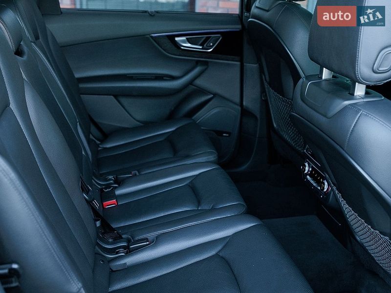 Позашляховик / Кросовер Audi Q7 2017 в Дніпрі