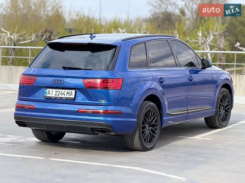 Позашляховик / Кросовер Audi Q7 2016 в Києві