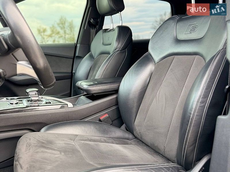 Позашляховик / Кросовер Audi Q7 2016 в Києві
