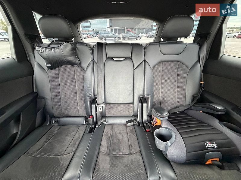 Позашляховик / Кросовер Audi Q7 2016 в Києві