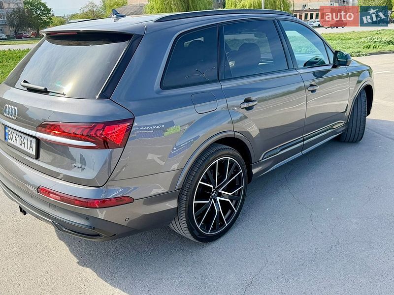 Внедорожник / Кроссовер Audi Q7 2020 в Каменец-Подольском