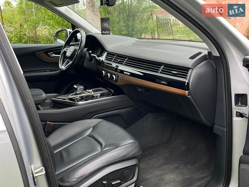 Внедорожник / Кроссовер Audi Q7 2017 в Городке