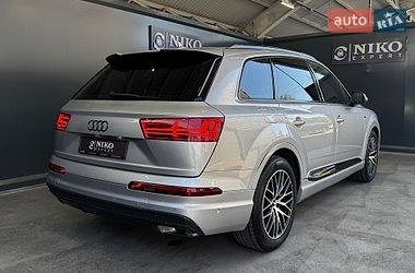 Внедорожник / Кроссовер Audi Q7 2017 в Киеве