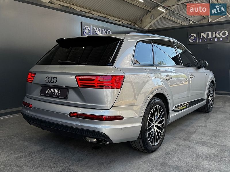 Внедорожник / Кроссовер Audi Q7 2017 в Киеве