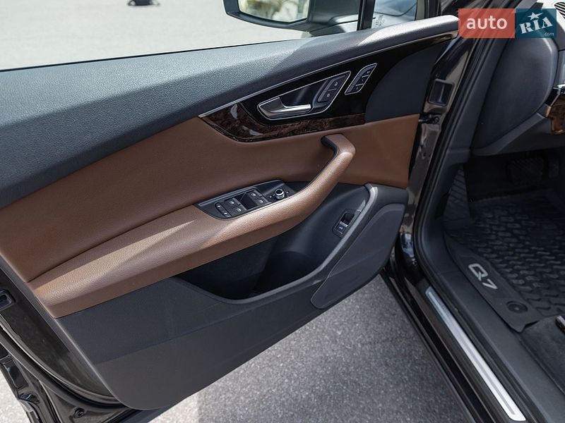 Внедорожник / Кроссовер Audi Q7 2016 в Киеве