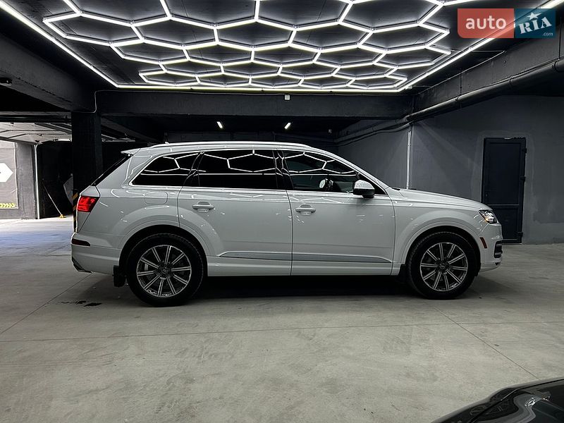 Позашляховик / Кросовер Audi Q7 2018 в Чернівцях