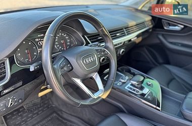 Позашляховик / Кросовер Audi Q7 2015 в Краснограді