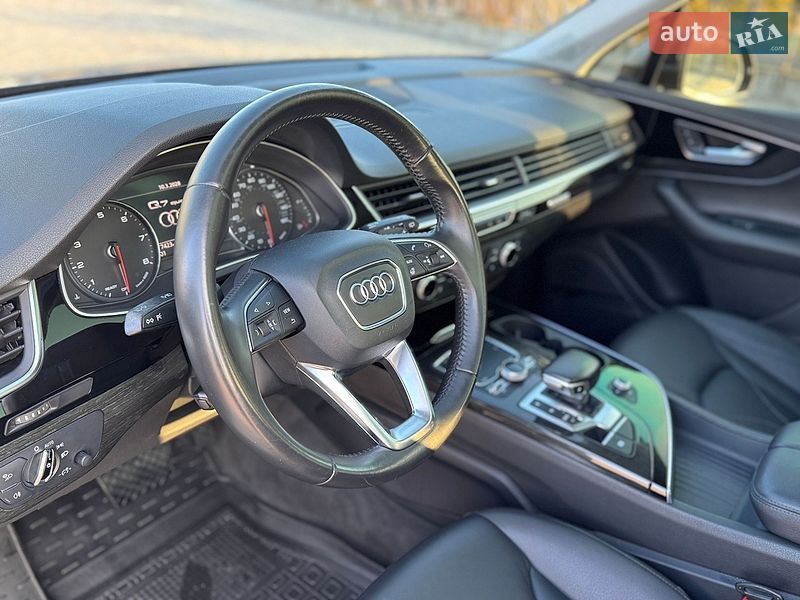 Позашляховик / Кросовер Audi Q7 2015 в Краснограді