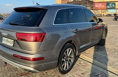 Позашляховик / Кросовер Audi Q7 2015 в Краснограді