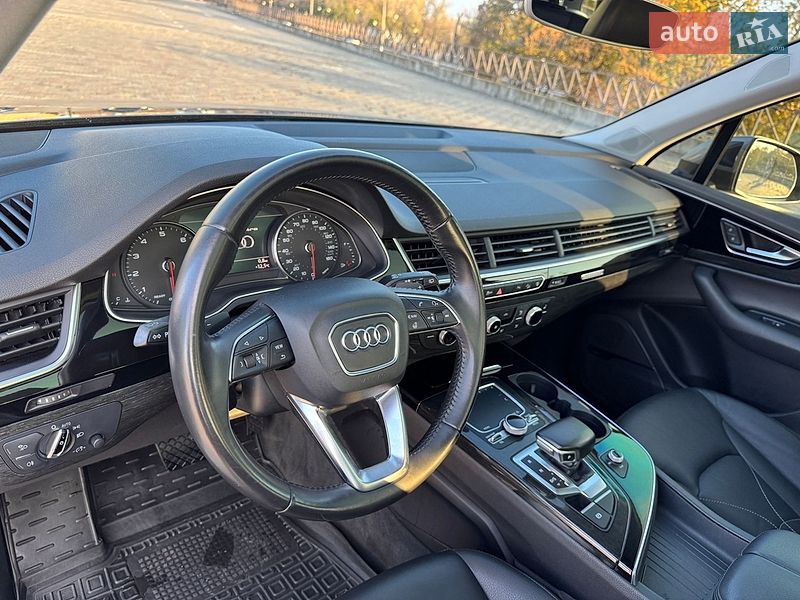 Позашляховик / Кросовер Audi Q7 2015 в Краснограді