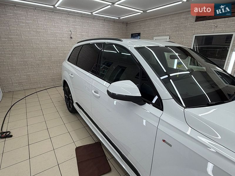 Внедорожник / Кроссовер Audi Q7 2021 в Киеве