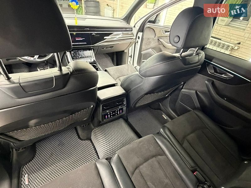 Внедорожник / Кроссовер Audi Q7 2021 в Киеве