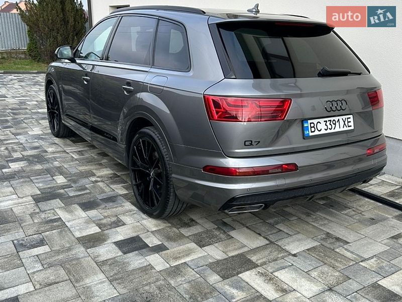 Внедорожник / Кроссовер Audi Q7 2016 в Новояворовске