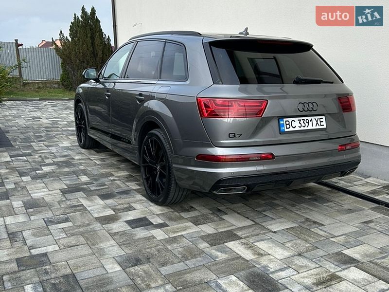 Внедорожник / Кроссовер Audi Q7 2016 в Новояворовске