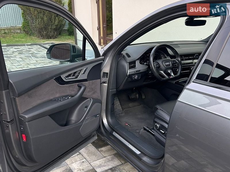 Внедорожник / Кроссовер Audi Q7 2016 в Новояворовске