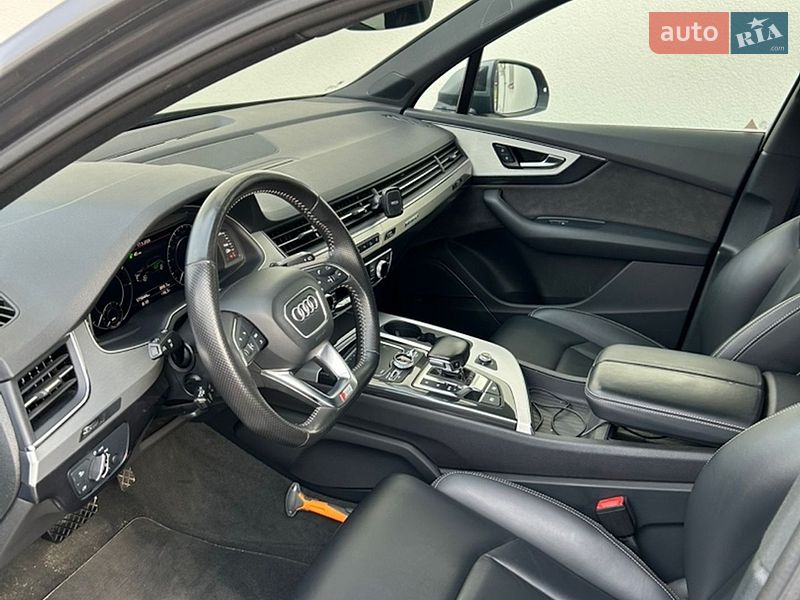 Внедорожник / Кроссовер Audi Q7 2016 в Новояворовске