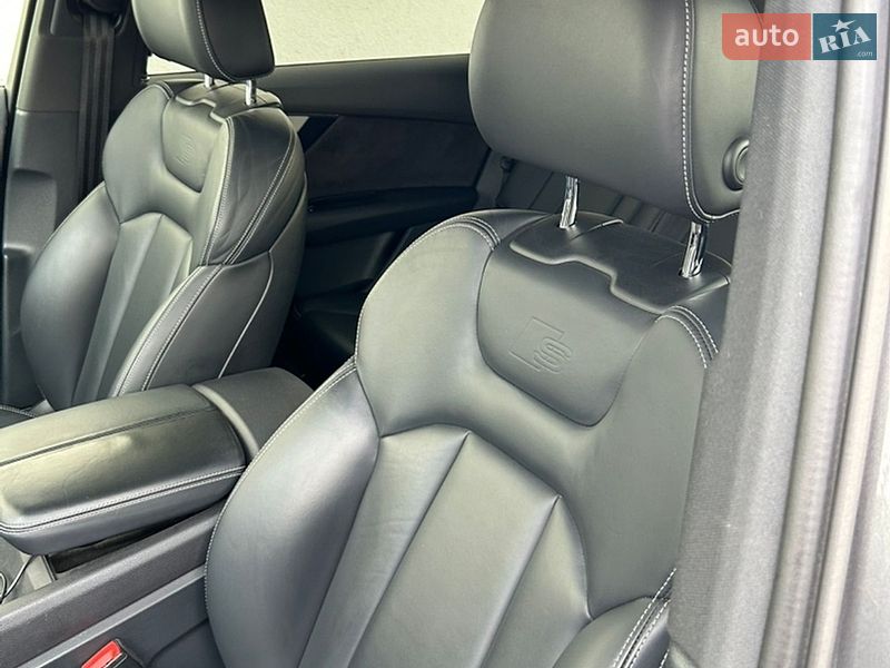 Внедорожник / Кроссовер Audi Q7 2016 в Новояворовске