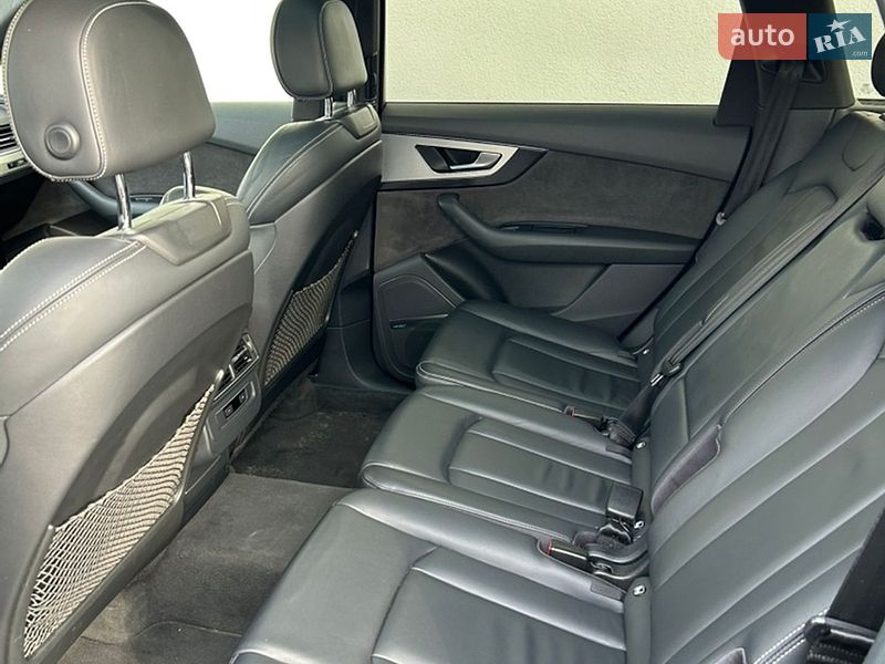 Внедорожник / Кроссовер Audi Q7 2016 в Новояворовске